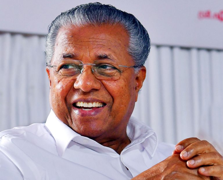 മാധ്യമപ്രവർത്തകർ മടിയിലെ നായയായി; പിണറായി വിജയൻ.