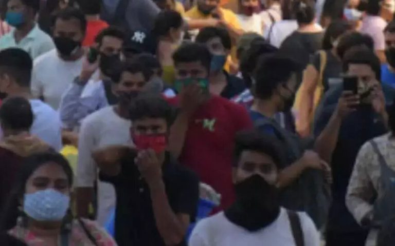 കോവിഡ് കേസുകൾ വർദ്ധിക്കുന്ന സാഹചര്യത്തിൽ കർണ്ണാടകയിൽ മാസ്ക് നിർബന്ധമാക്കുന്നു